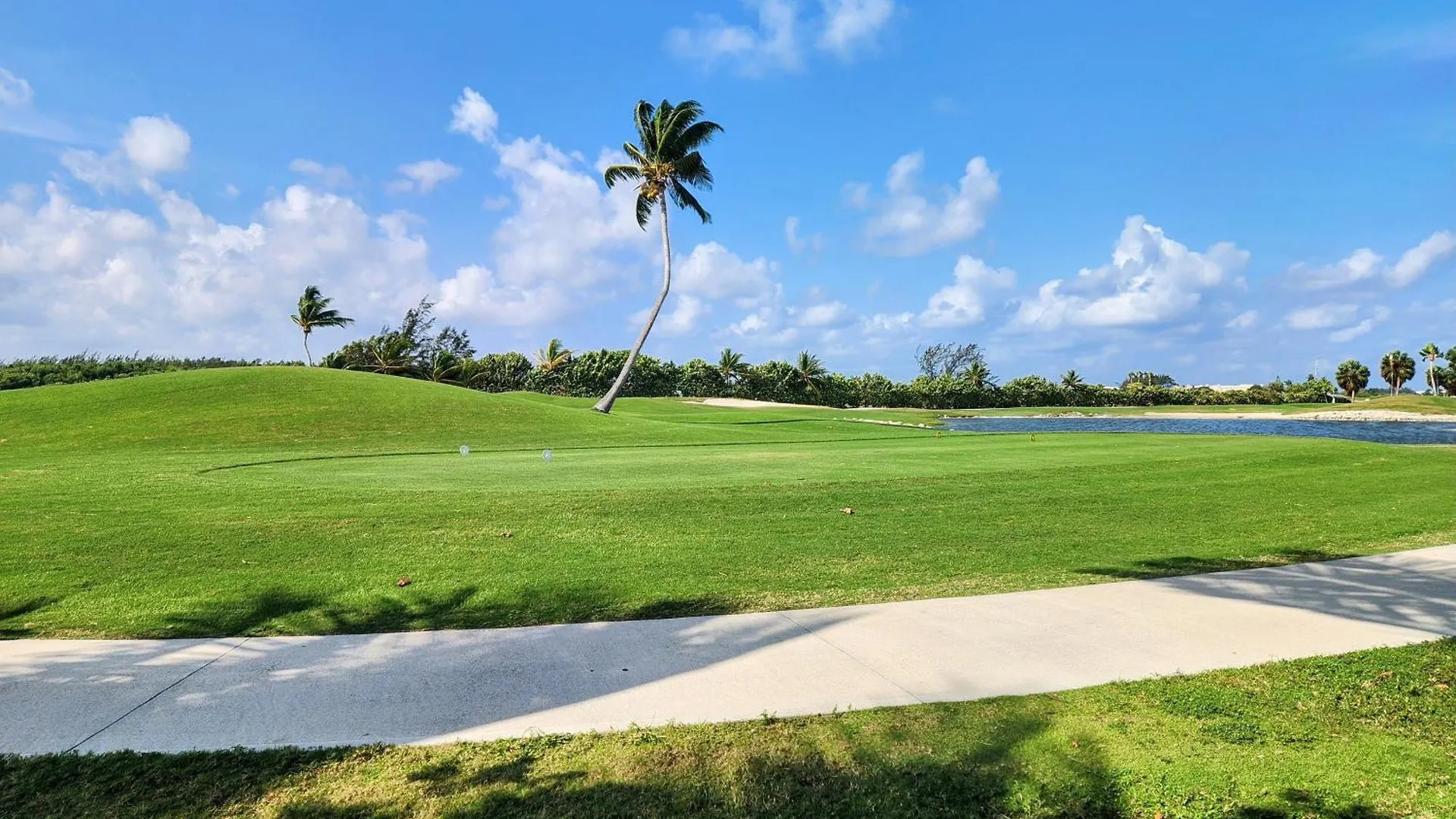 Holiday Inn Resort Grand Cayman By Ihg (Adults Only) West Bay Islas Caimán