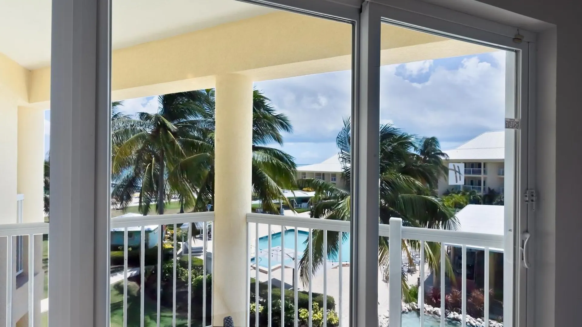 Holiday Inn Resort Grand Cayman By Ihg (Adults Only) West Bay